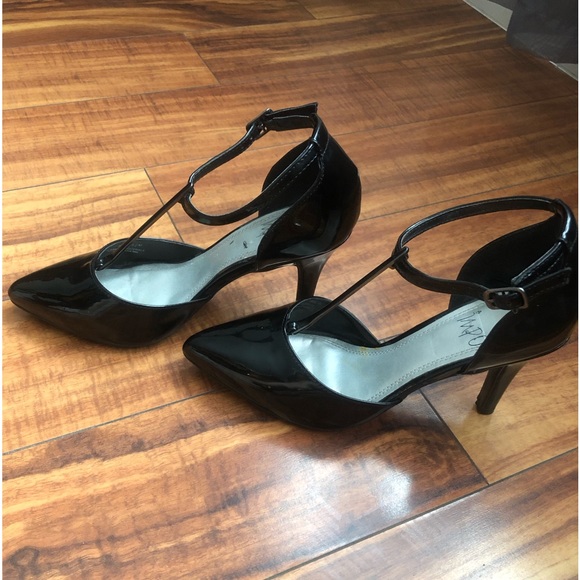 Heel’s - Picture 4 of 13